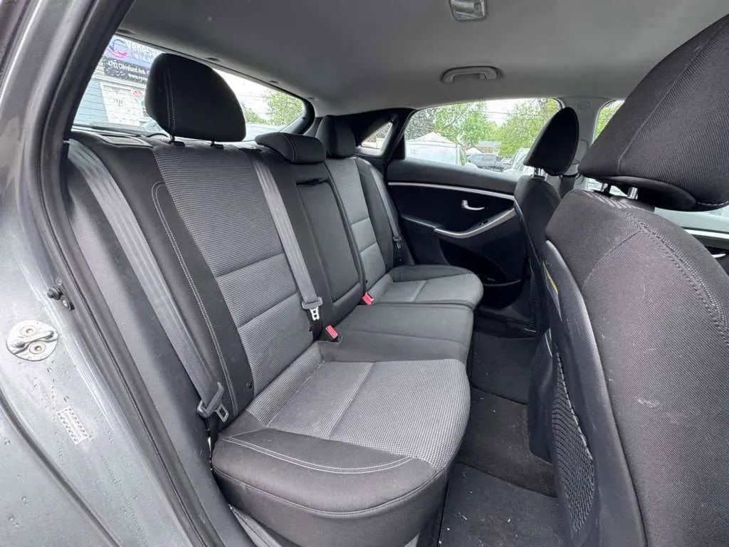 Used 2017 Hyundai Elantra GT FWD image 10