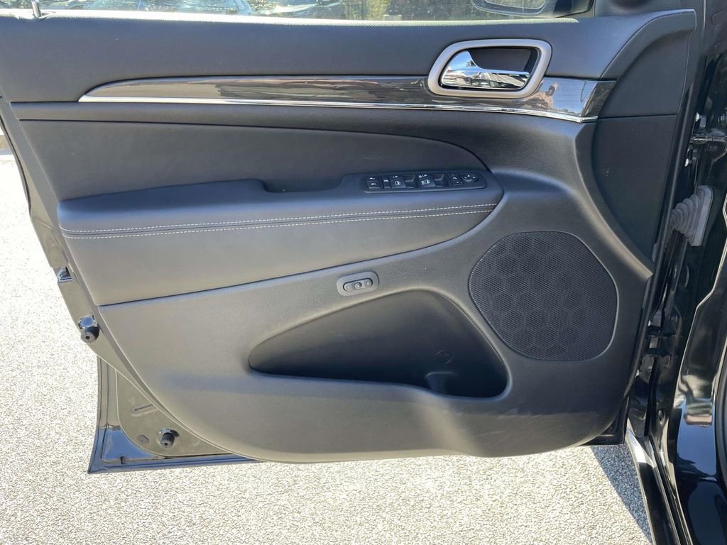 Used 2014 Jeep Grand Cherokee Overland w/ Advanced Technology Group image 15