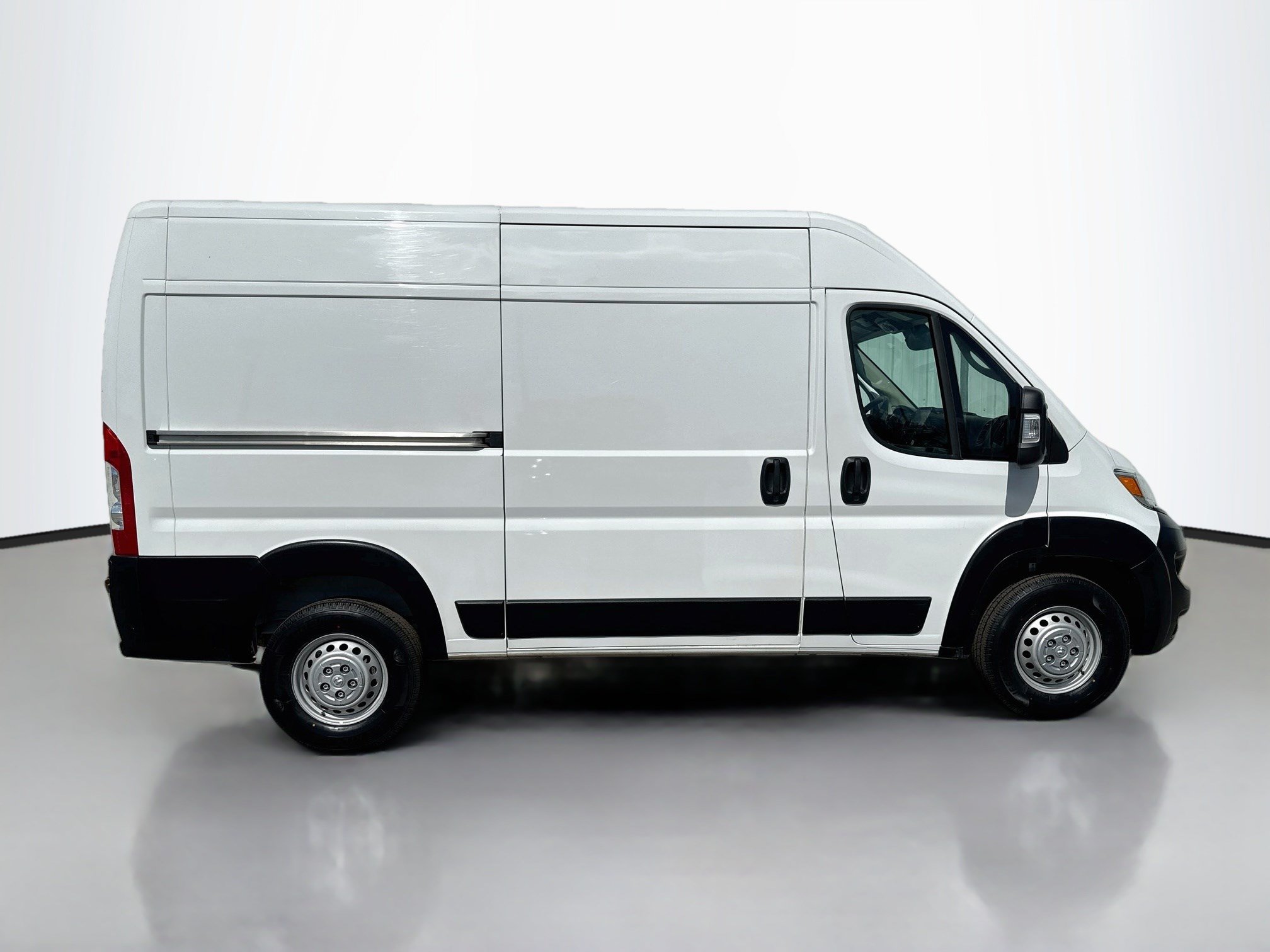 Used 2025 RAM ProMaster 2500 w/ Convenience Group FWD image 32
