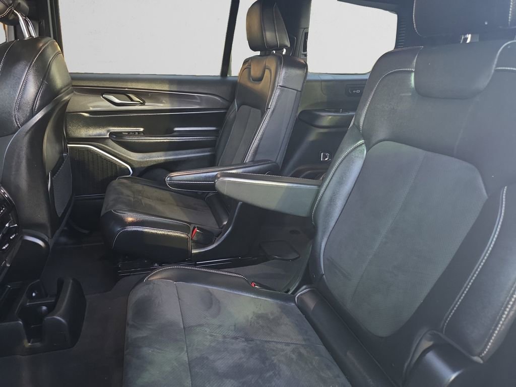 Used 2021 Jeep Grand Cherokee L Laredo image 14