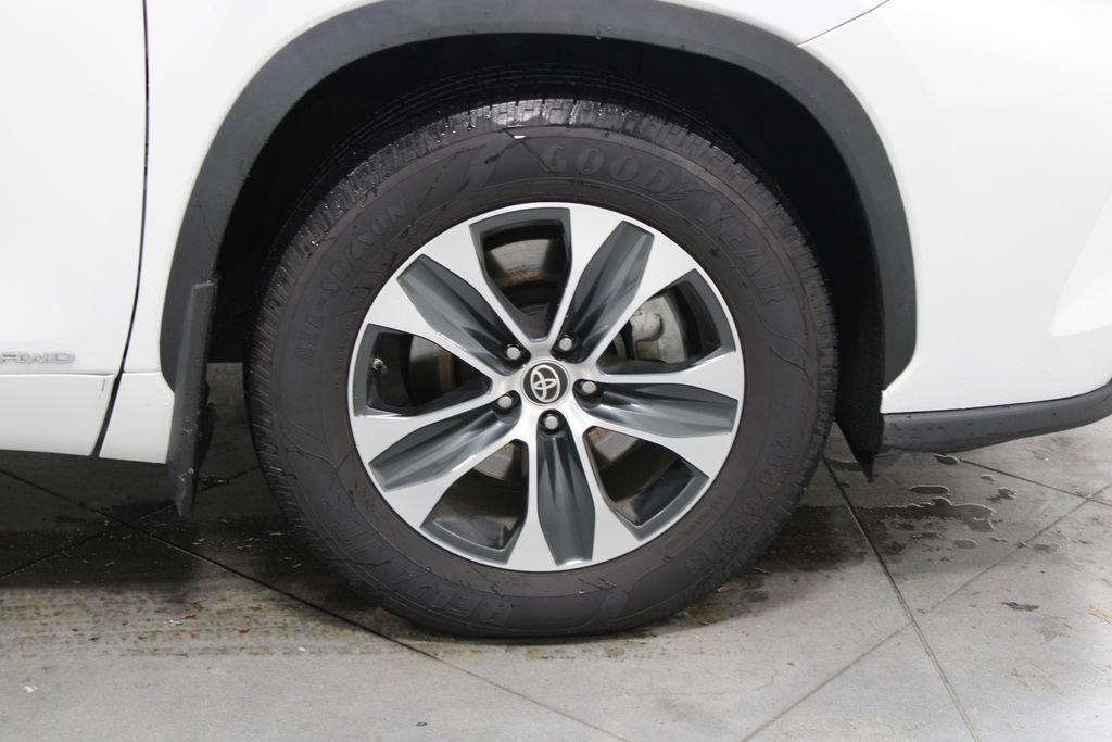 Used 2022 Toyota Highlander XLE image 12