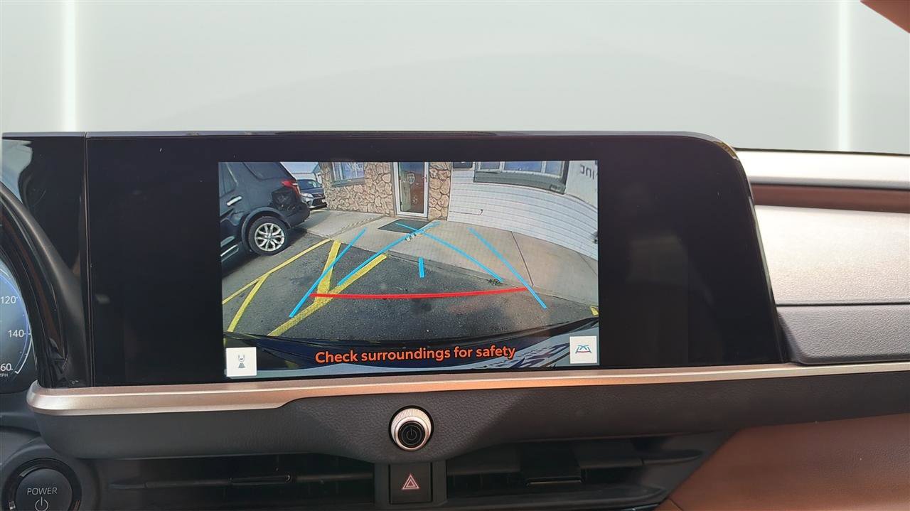 Used 2025 Toyota Crown Signia XLE AWD (Natl) image 31