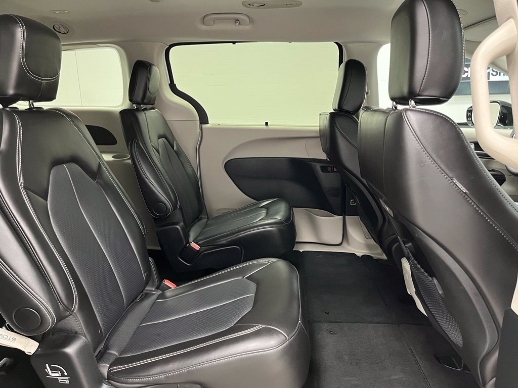Used 2024 Chrysler Pacifica Touring-L FWD image 54