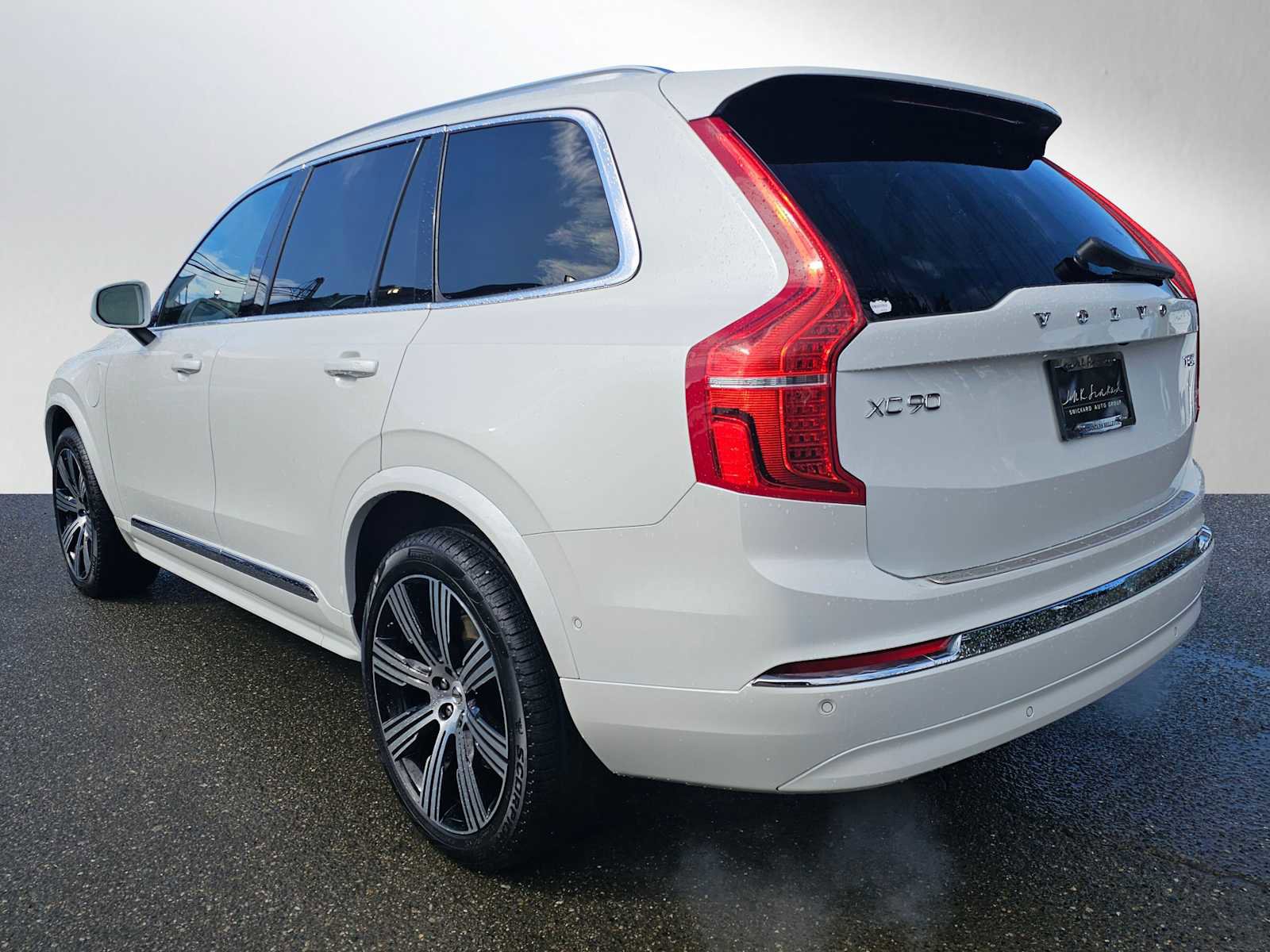 Used 2025 Volvo XC90 T8 Plus w/ Protection Package Premier image 8