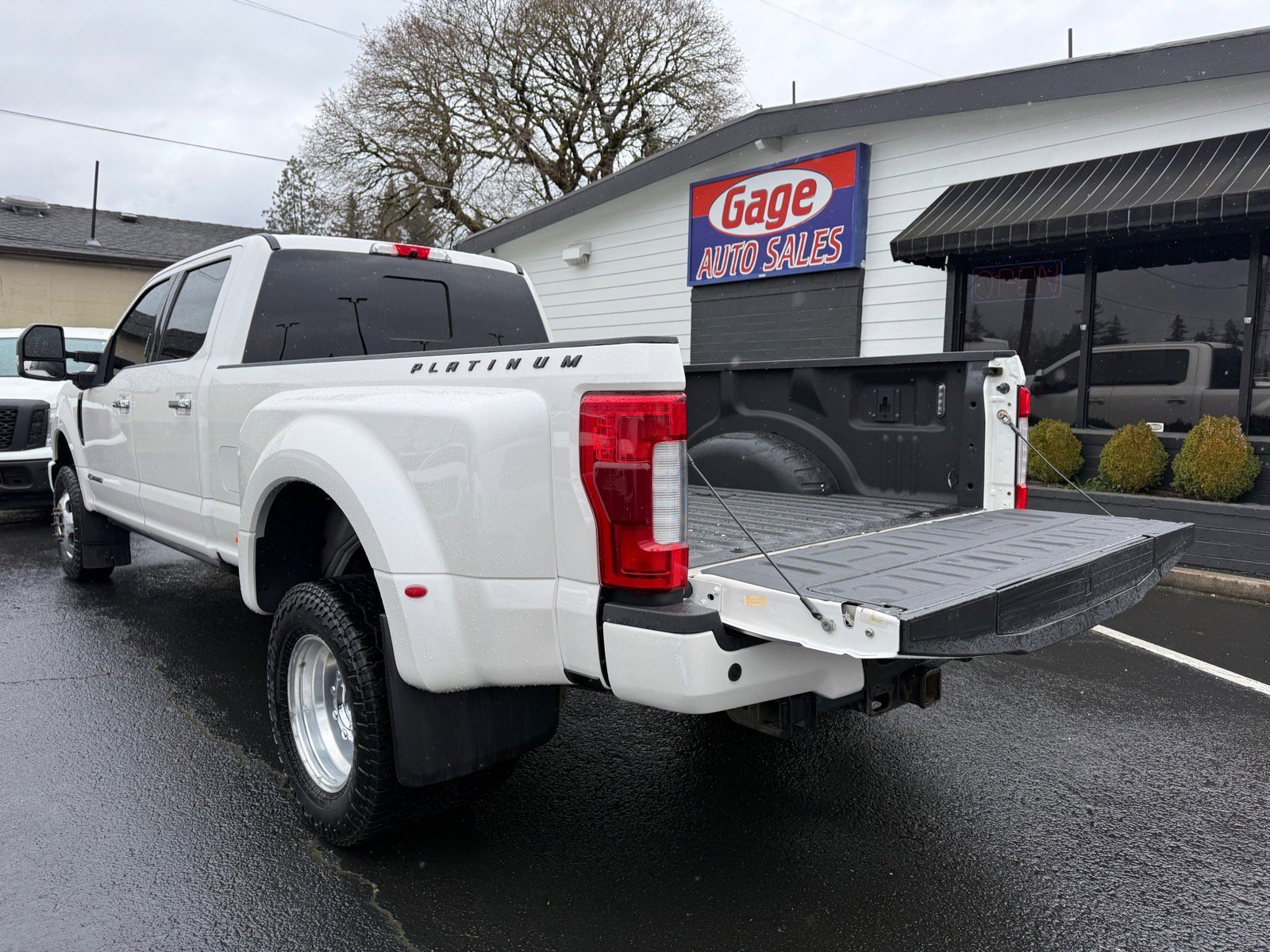 Used 2019 Ford F350 Platinum w/ Platinum Ultimate Package image 9