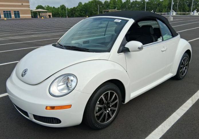 Used 2009 Volkswagen Beetle S FWD image 2