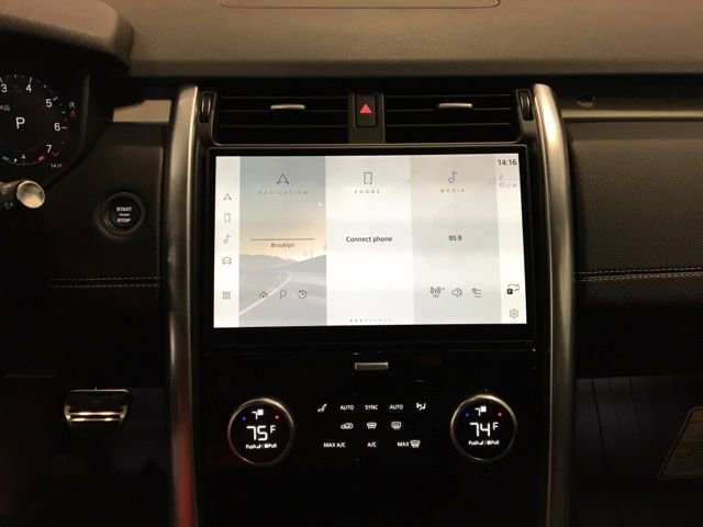 New 2024 Land Rover Discovery Dynamic SE image 17