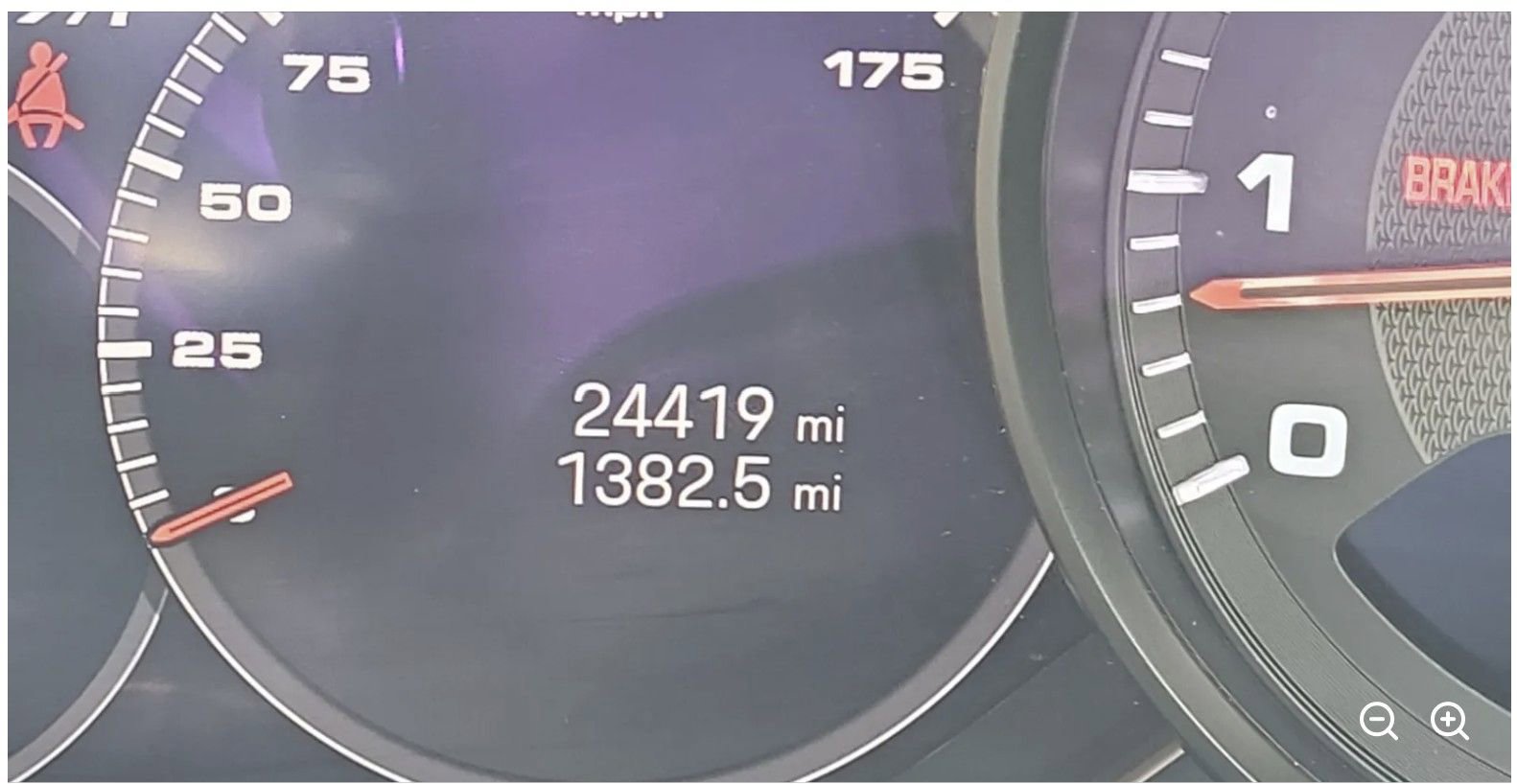 Used 2023 Porsche Cayenne Platinum Edition image 3