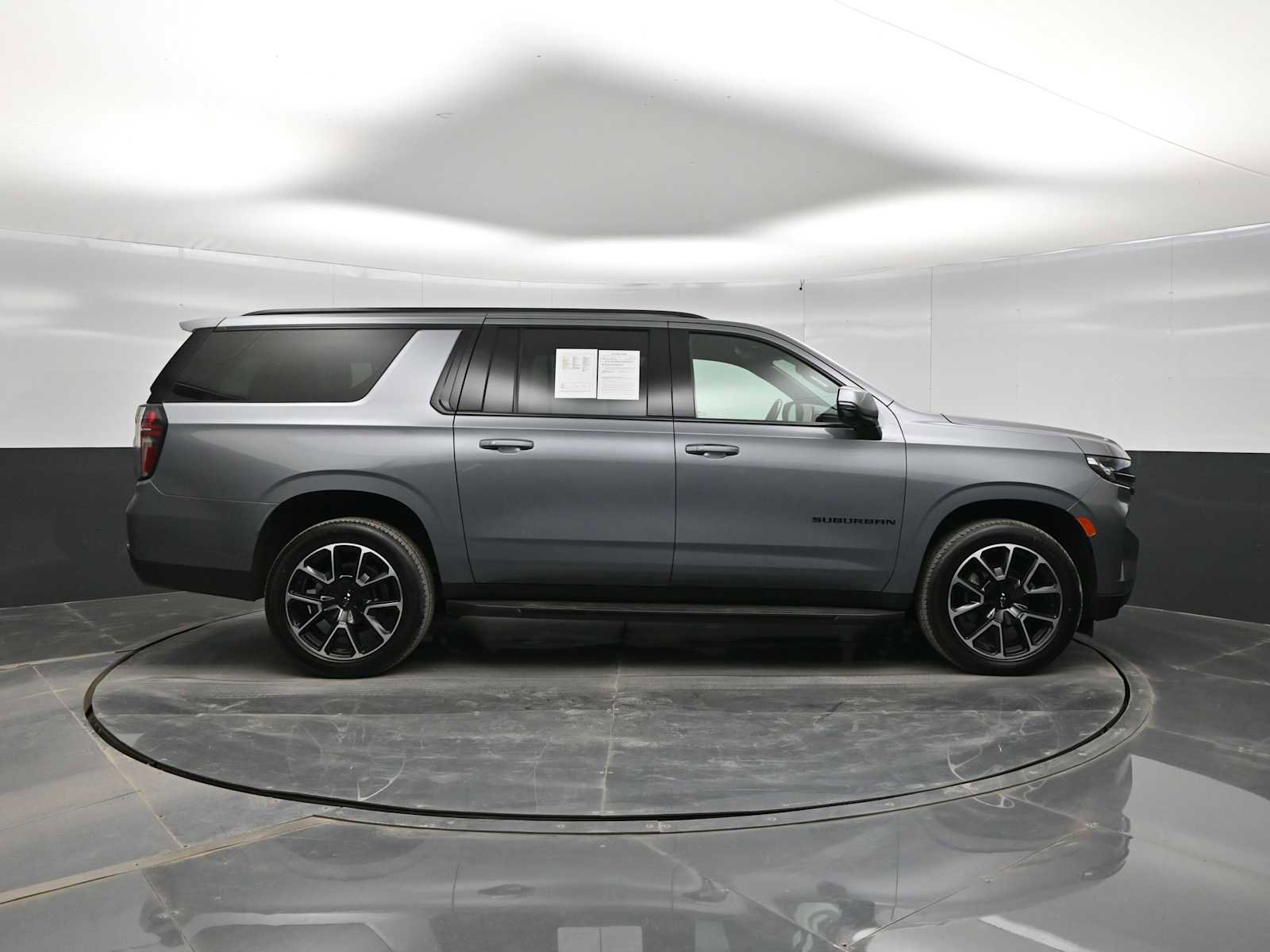 Used 2022 Chevrolet Suburban RST w/ Luxury Package AWD/4WD image 9