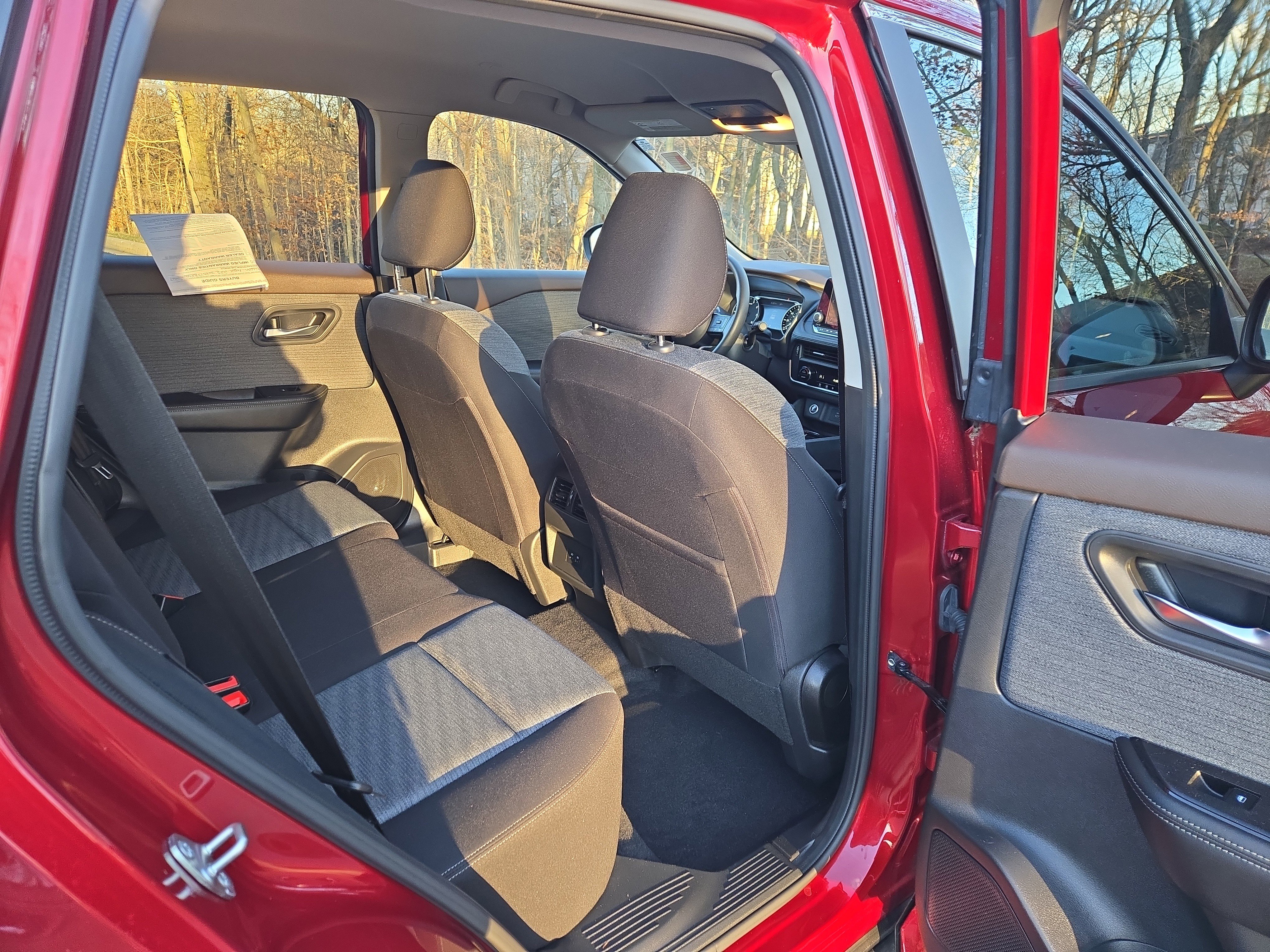 Used 2023 Nissan Rogue SV image 27