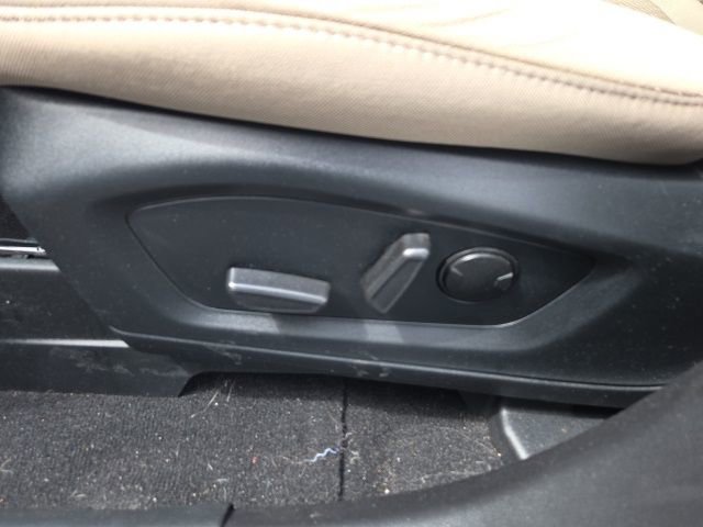 Used 2023 Ford Explorer XLT image 28