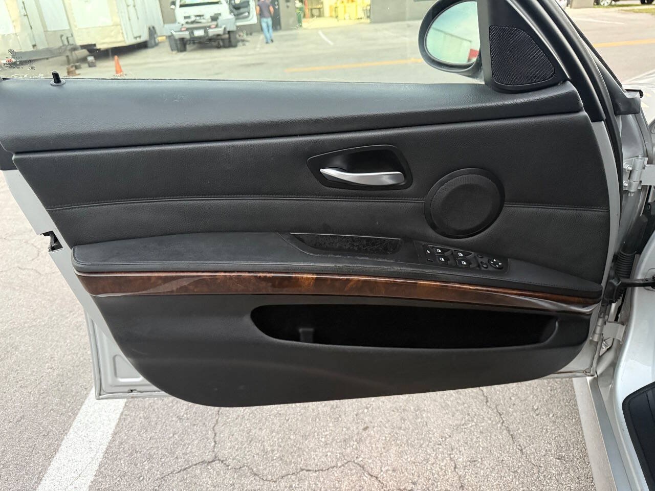 Used 2006 BMW 325i Sedan RWD image 11