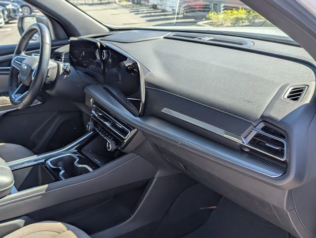 Certified 2025 Chevrolet Traverse LT image 13