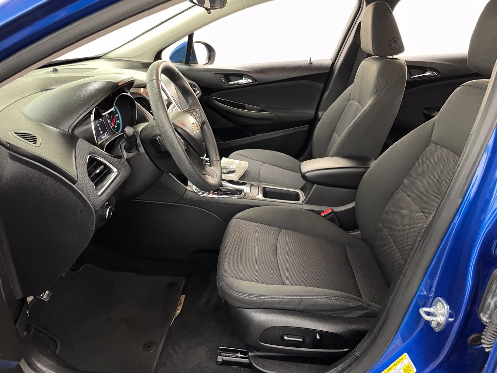 Used 2018 Chevrolet Cruze LT w/ Convenience Package FWD image 6