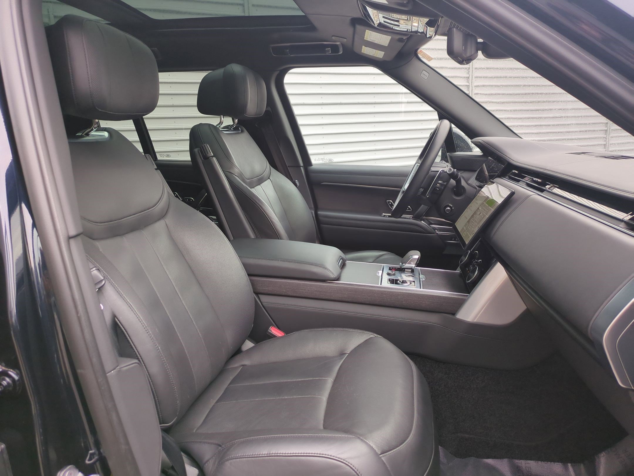 Used 2023 Land Rover Range Rover Autobiography image 31