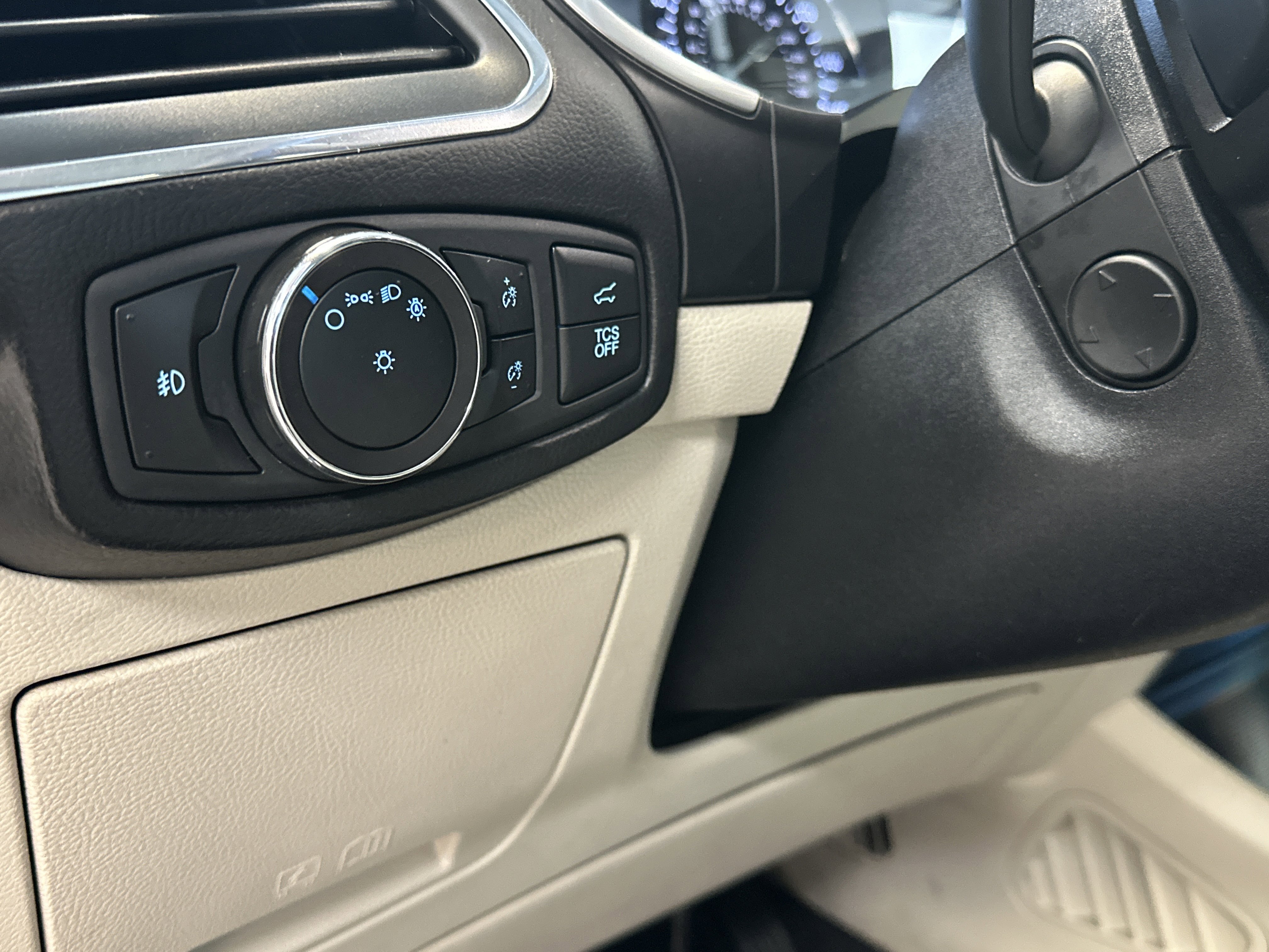 Used 2019 Ford Edge Titanium w/ Cold Weather Package image 22