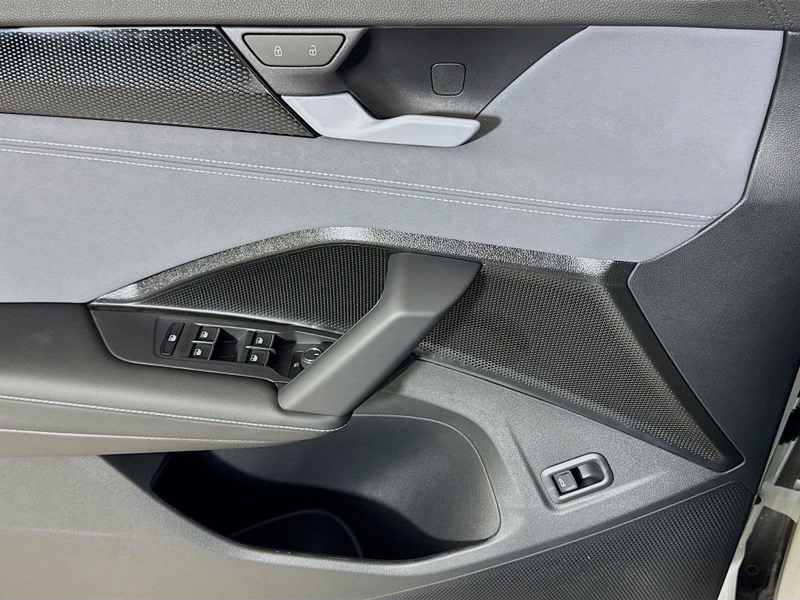 New 2026 Volkswagen Tiguan SE FWD image 15