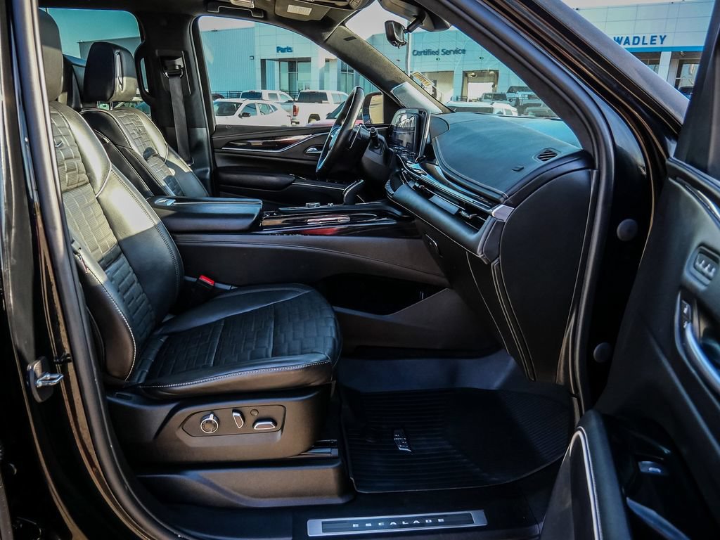 Used 2023 Cadillac Escalade ESV V w/ LPO, ONYX Package AWD/4WD image 15