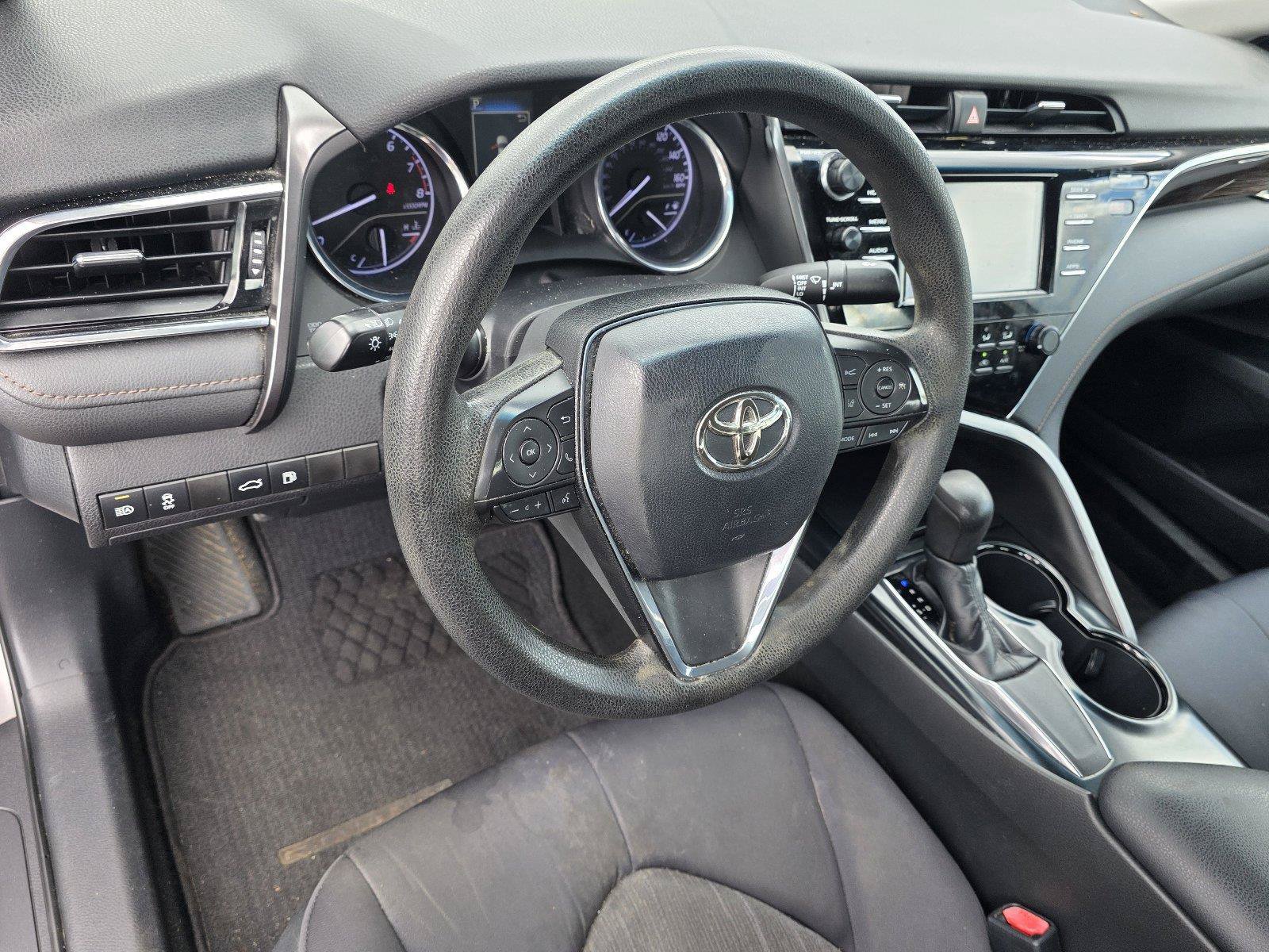 Used 2018 Toyota Camry LE FWD image 11