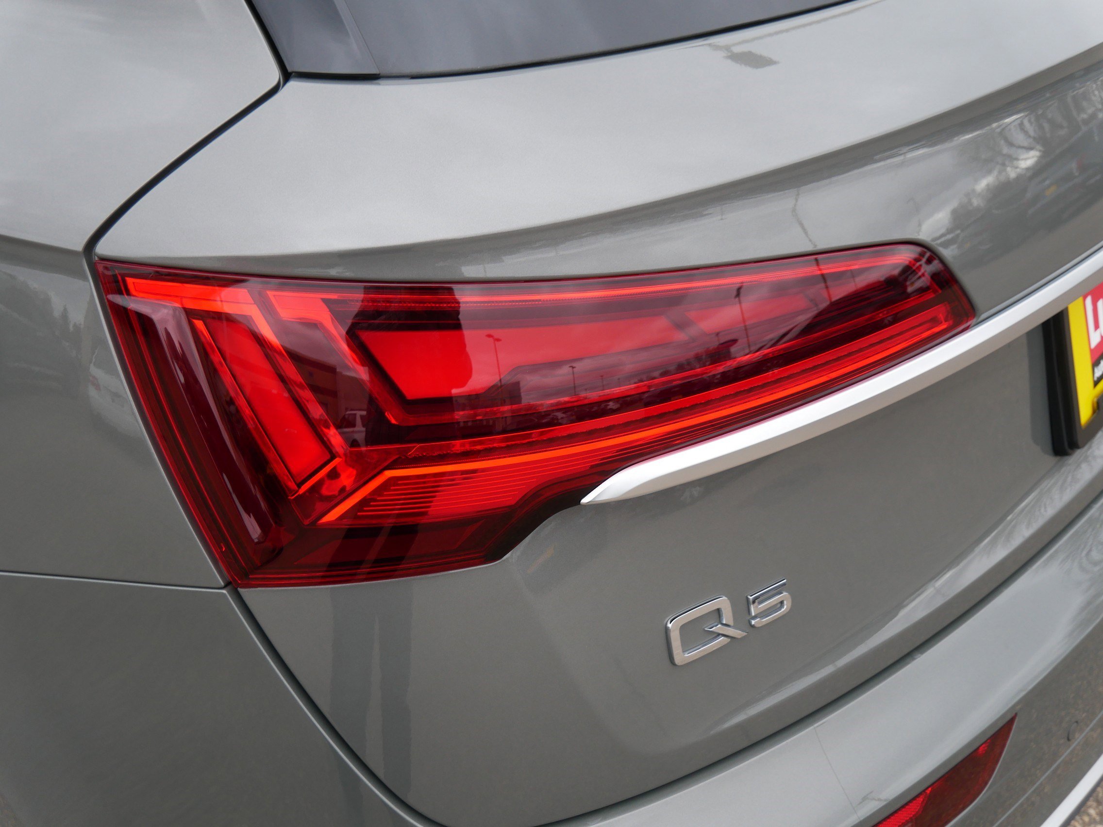 Used 2023 Audi Q5 e Premium w/ Convenience Package image 17