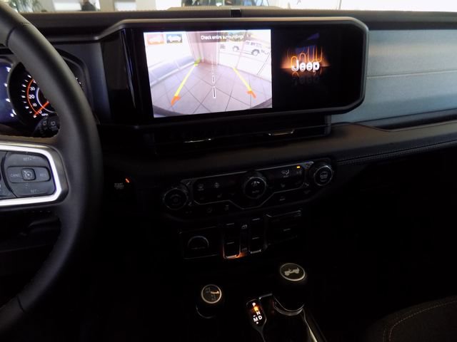 Certified 2024 Jeep Wrangler Unlimited Sahara w/ Technology Group AWD/4WD image 15