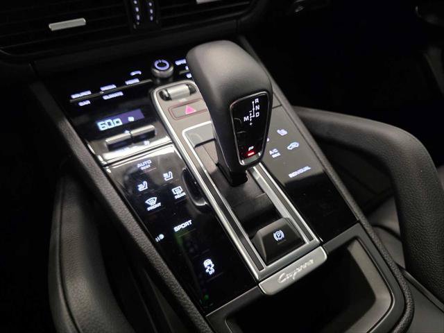 Used 2023 Porsche Cayenne AWD/4WD image 36