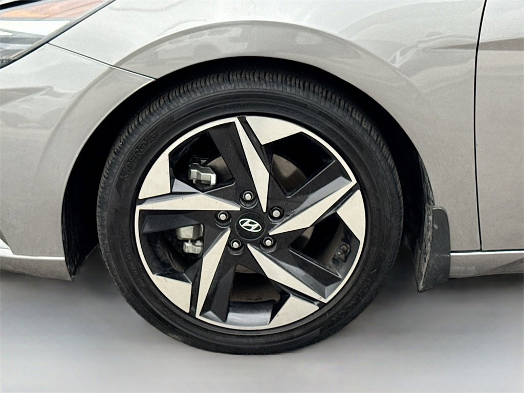 Used 2023 Hyundai Elantra Limited image 32