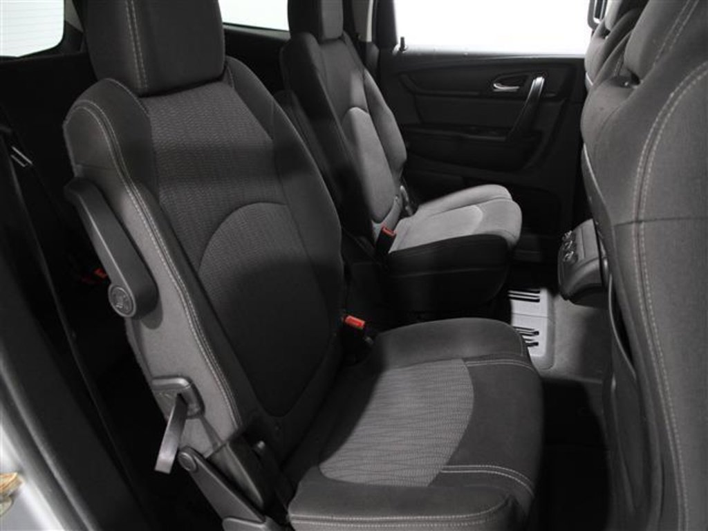 Used 2017 Chevrolet Traverse LT w/ Style and Technology Package image 16