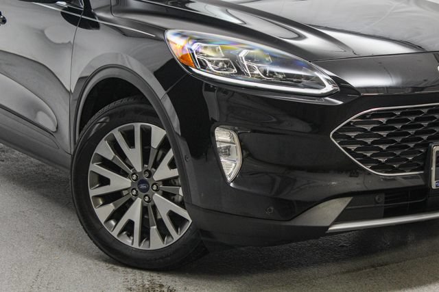 Certified 2020 Ford Escape Titanium w/ Titanium Premium Package 2.0 AWD/4WD image 2