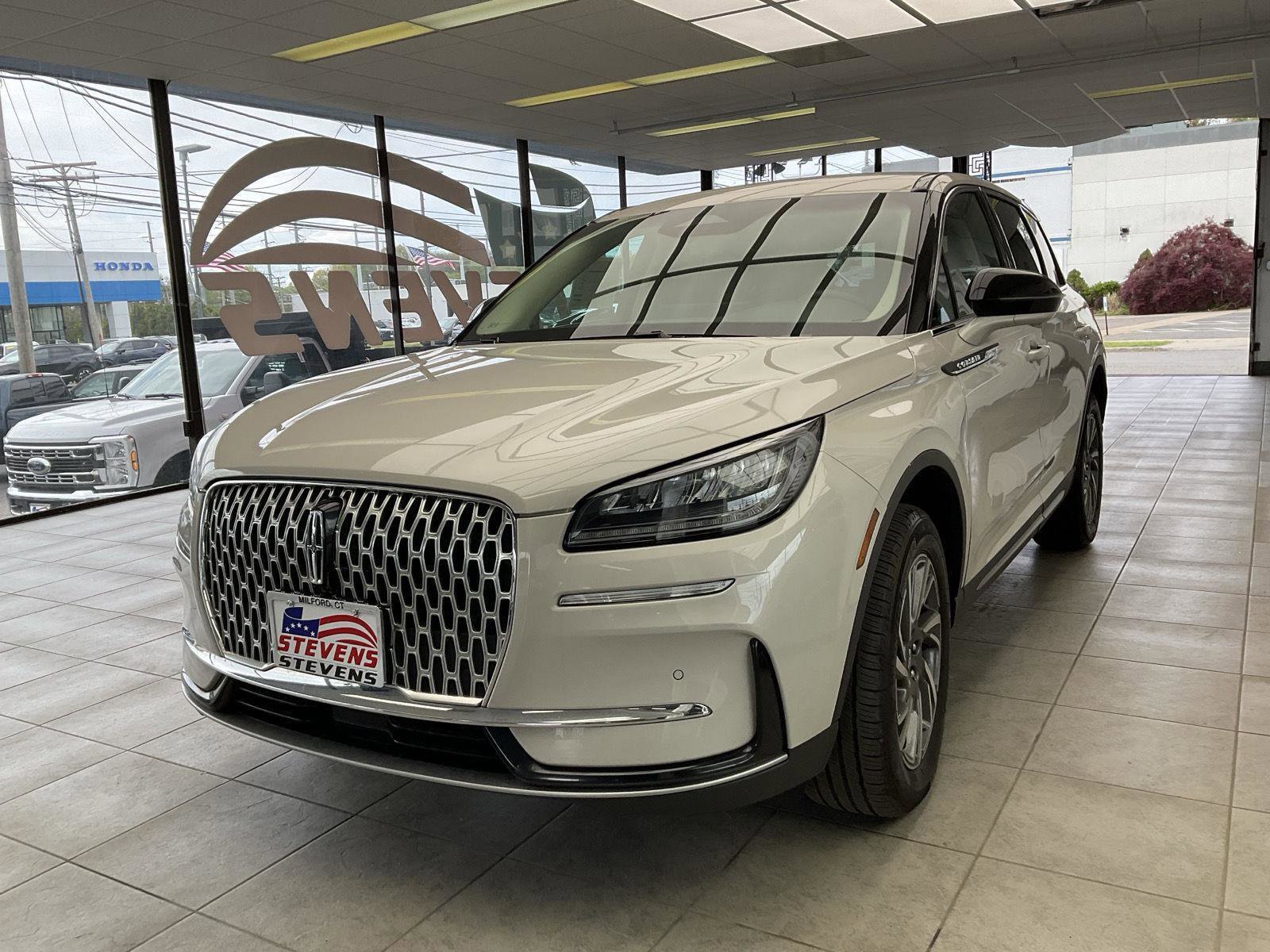 Used 2024 Lincoln Corsair AWD w/ Equipment Group 101A image 3