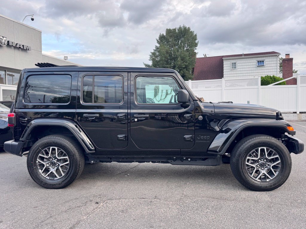 Certified 2026 Jeep Wrangler Unlimited Sahara AWD/4WD image 9
