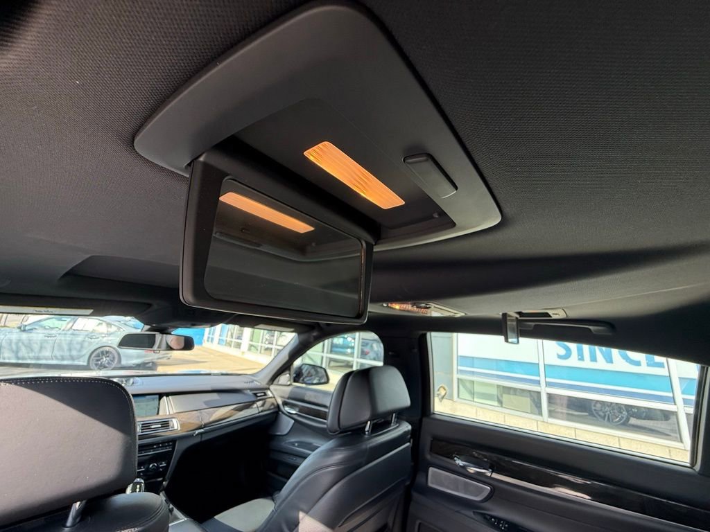 Used 2013 BMW 750Li image 32