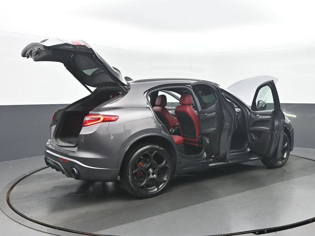 Used 2022 Alfa Romeo Stelvio Veloce AWD/4WD image 38
