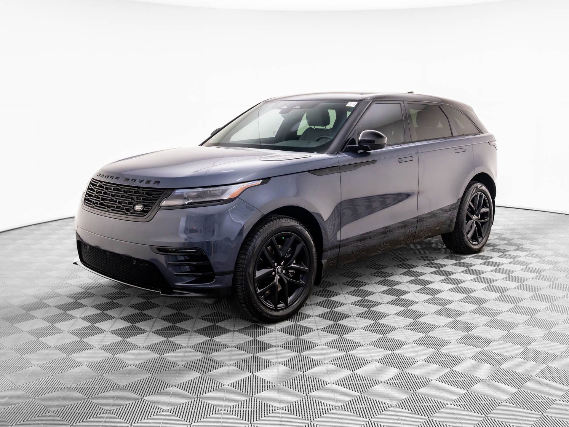 Used 2024 Land Rover Range Rover Velar Dynamic SE image 1