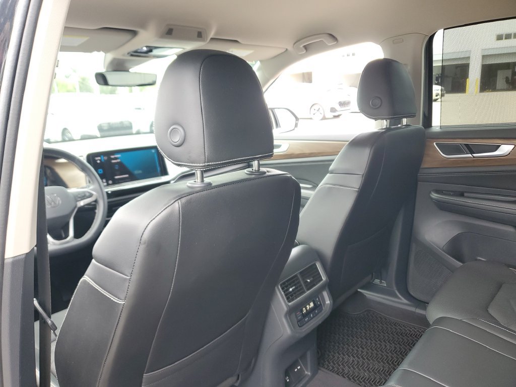 Certified 2024 Volkswagen Atlas SE FWD image 18