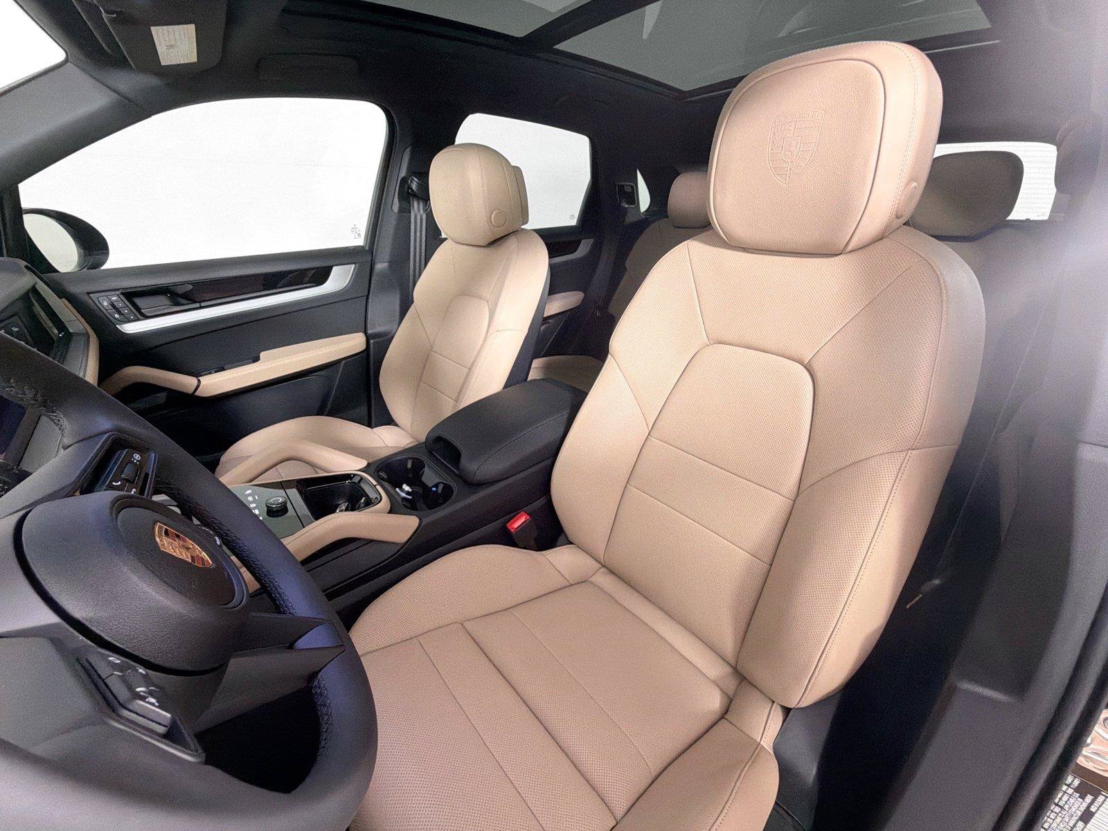 Certified 2026 Porsche Cayenne AWD/4WD image 5