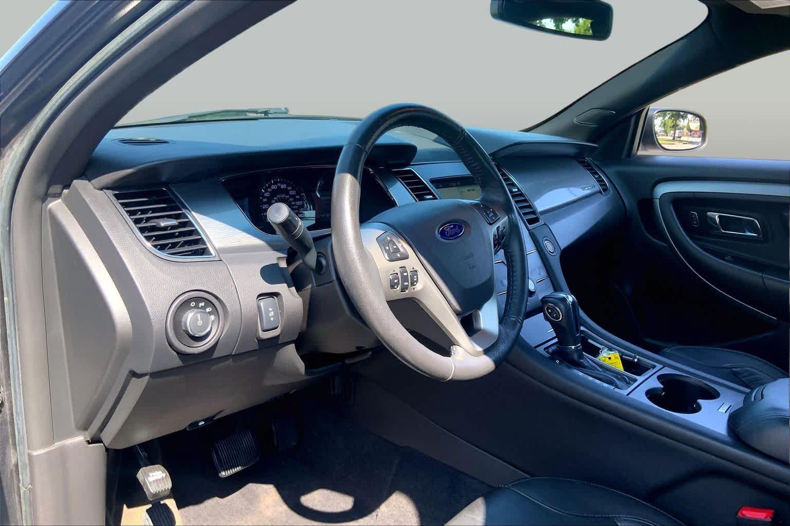 Used 2018 Ford Taurus SEL w/ Equipment Group 201A FWD image 17