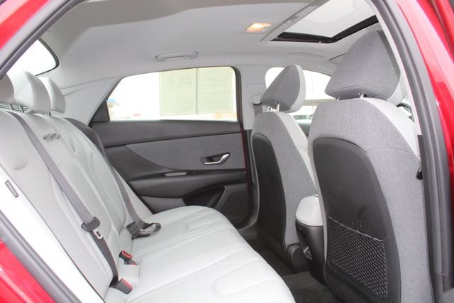 Used 2024 Hyundai Elantra Limited FWD image 15