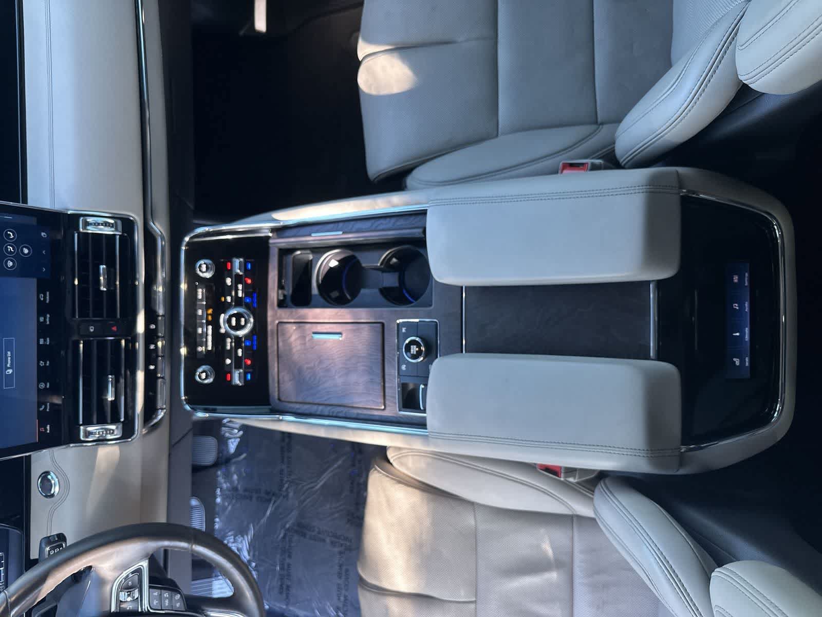 Used 2024 Lincoln Navigator Reserve AWD/4WD image 19