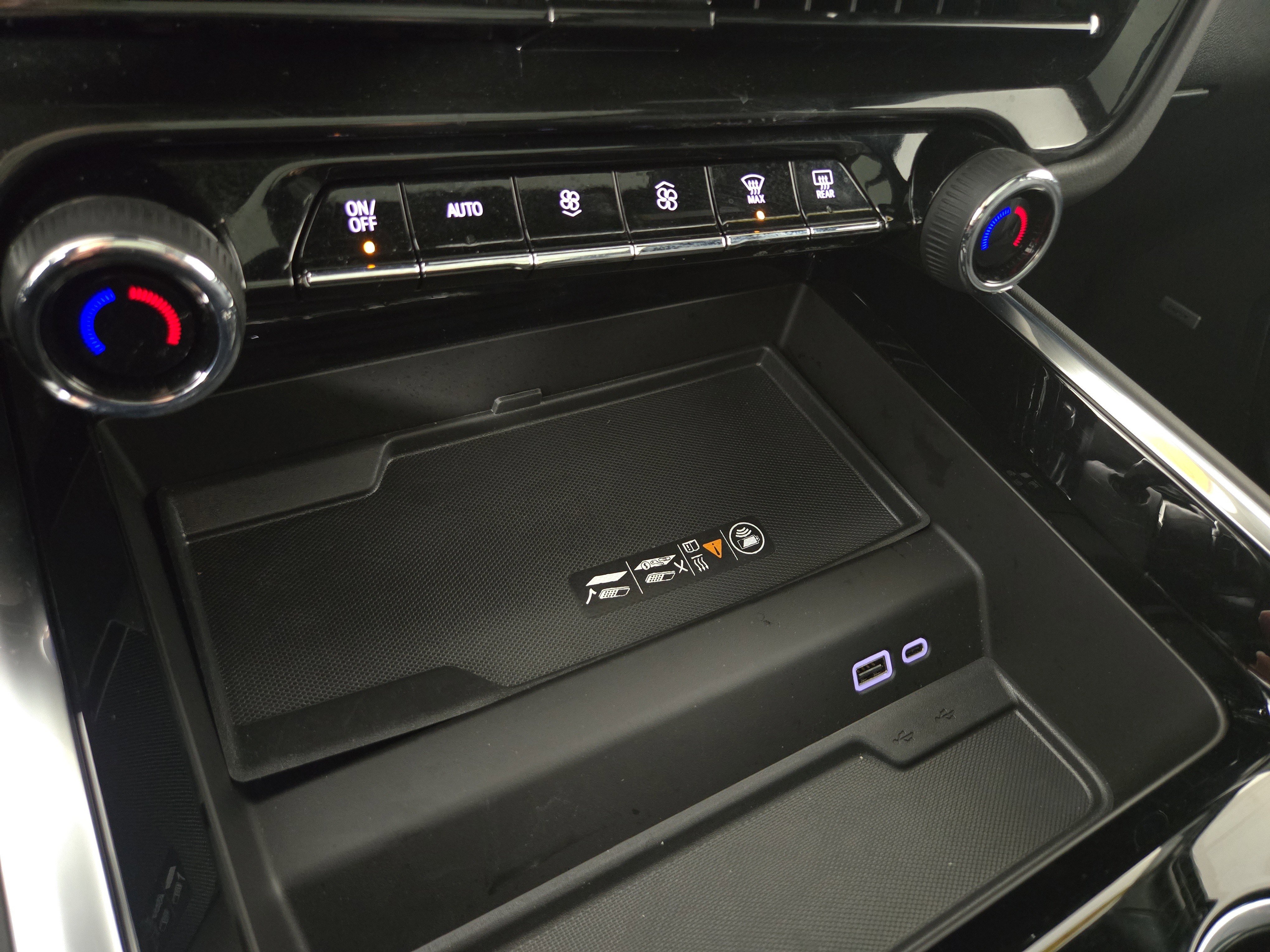 Certified 2025 Chevrolet Suburban RST w/ Comfort Package image 29