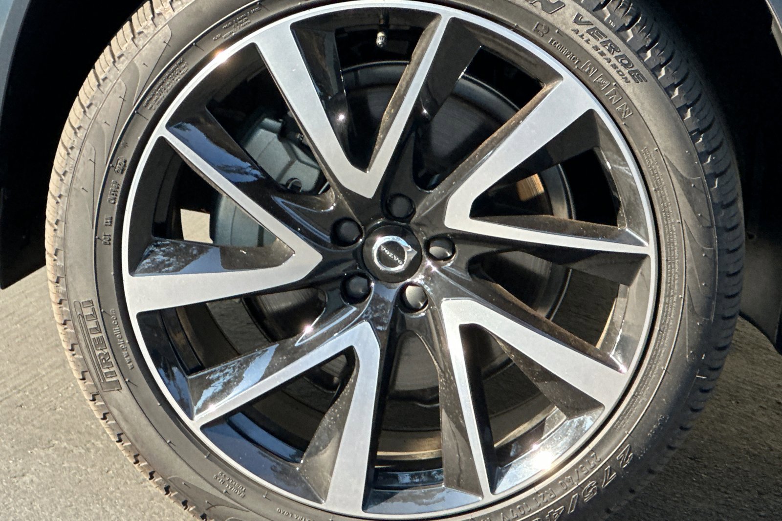 Used 2025 Volvo XC90 B6 Plus w/ Protection Package Premier image 34