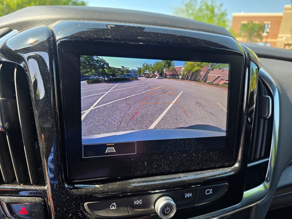 Used 2023 Chevrolet Traverse LT FWD image 13