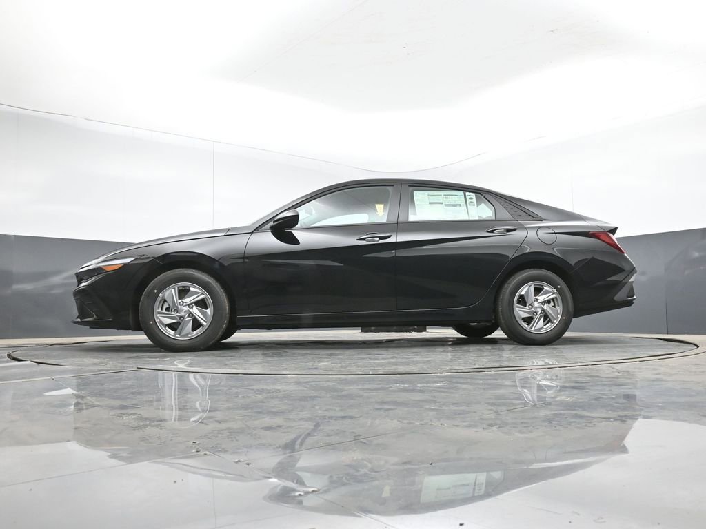 New 2026 Hyundai Elantra SE FWD image 11