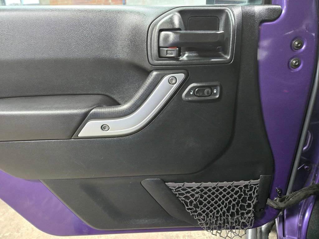 Used 2018 Jeep Wrangler Rubicon w/ Power Convenience Group AWD/4WD image 8