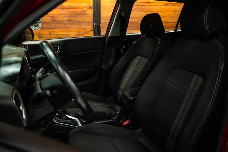 Used 2021 Hyundai Venue SEL image 9