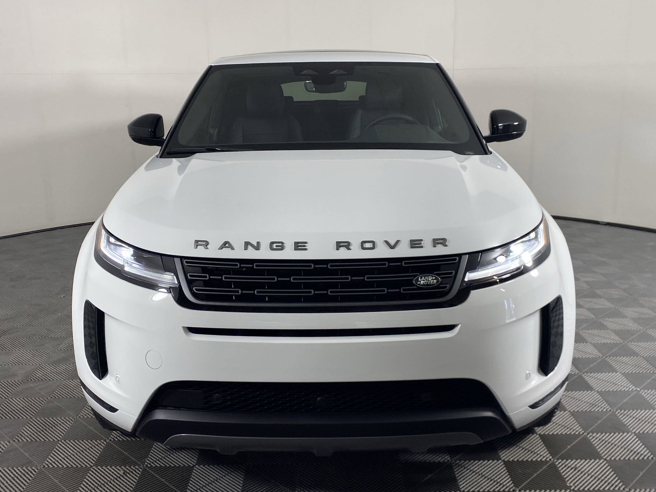 Used 2026 Land Rover Range Rover Evoque S image 4