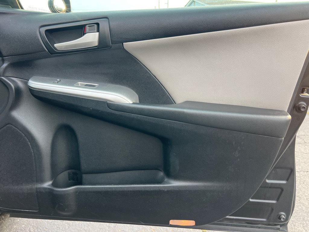Used 2012 Toyota Camry SE w/ Leather Pkg FWD image 18