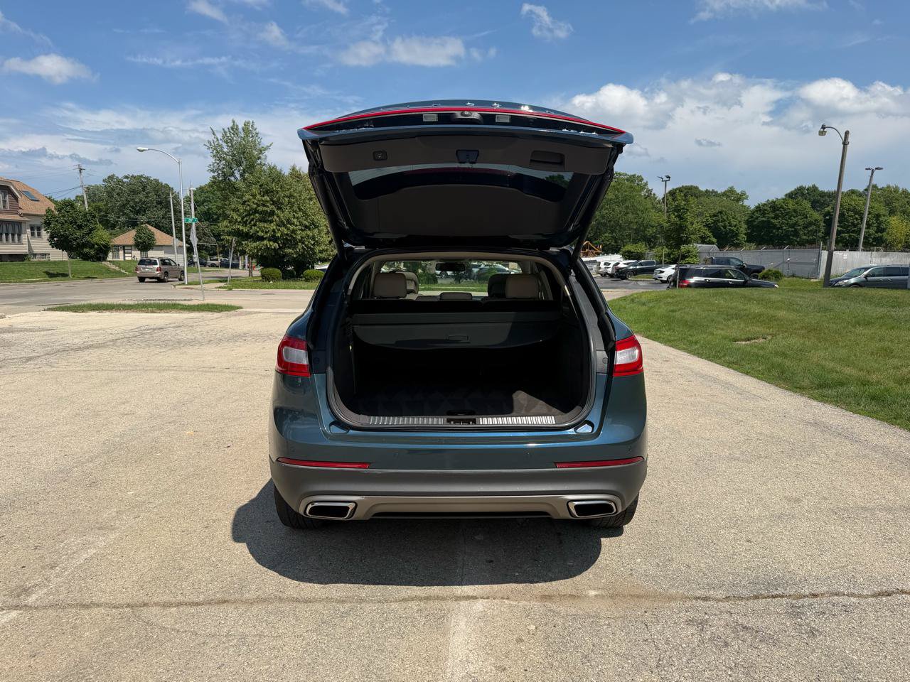 Used 2016 Lincoln MKX Reserve w/ Technology Package AWD/4WD image 8