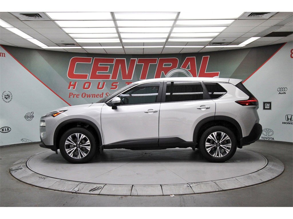 Used 2023 Nissan Rogue SV image 3
