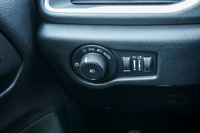 New 2026 Chrysler Pacifica Select image 24